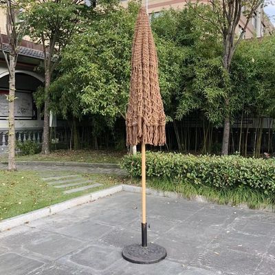 야외 해변 궁전 태양 우산 나무 색상 및 폴리에스터 재료의 타셀과 함께